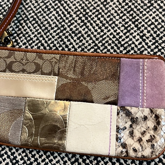 Coach women wristlet - Picture 3 of 6